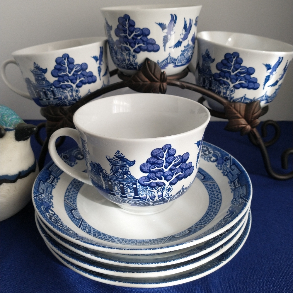 Chinoiserie Pattern 8 Bundle Cups & Saucers